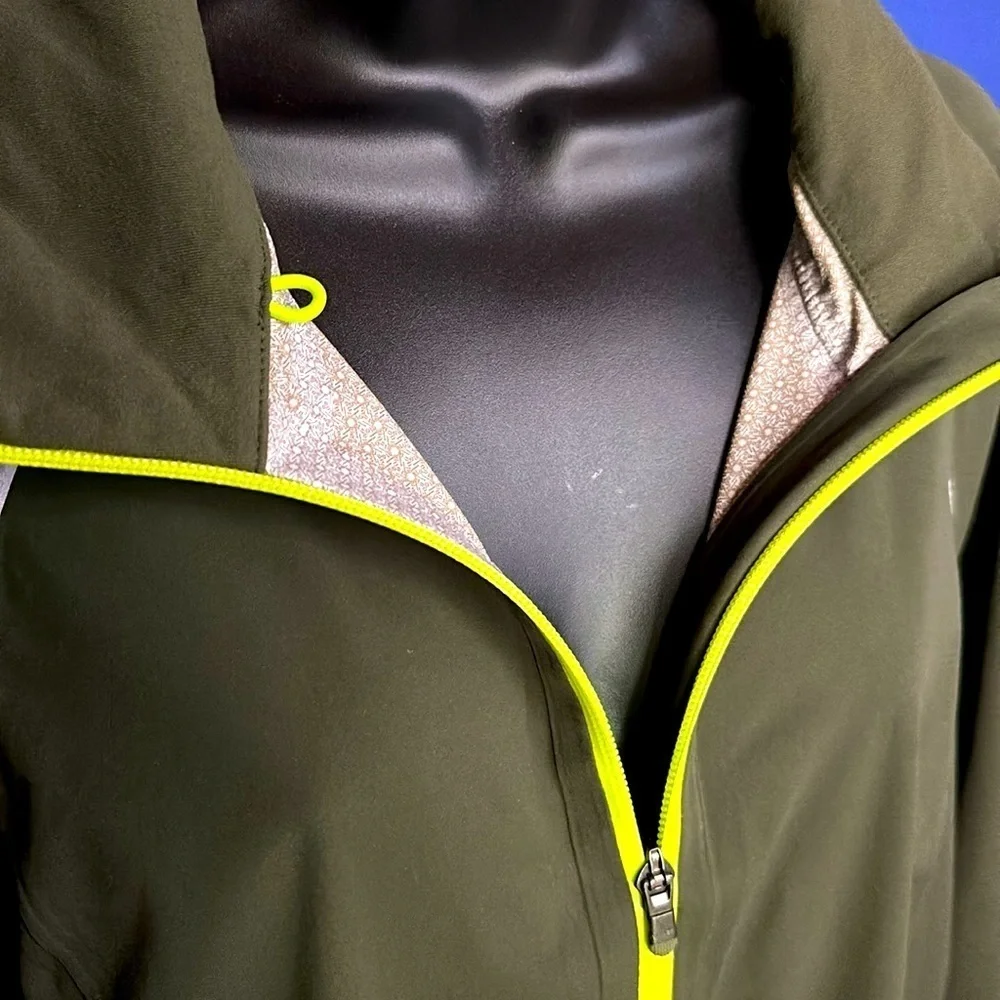 Athleta Waterproof Rain Runner Jacket Forest Green Size Large RN 54023 - Picture 3 of 12